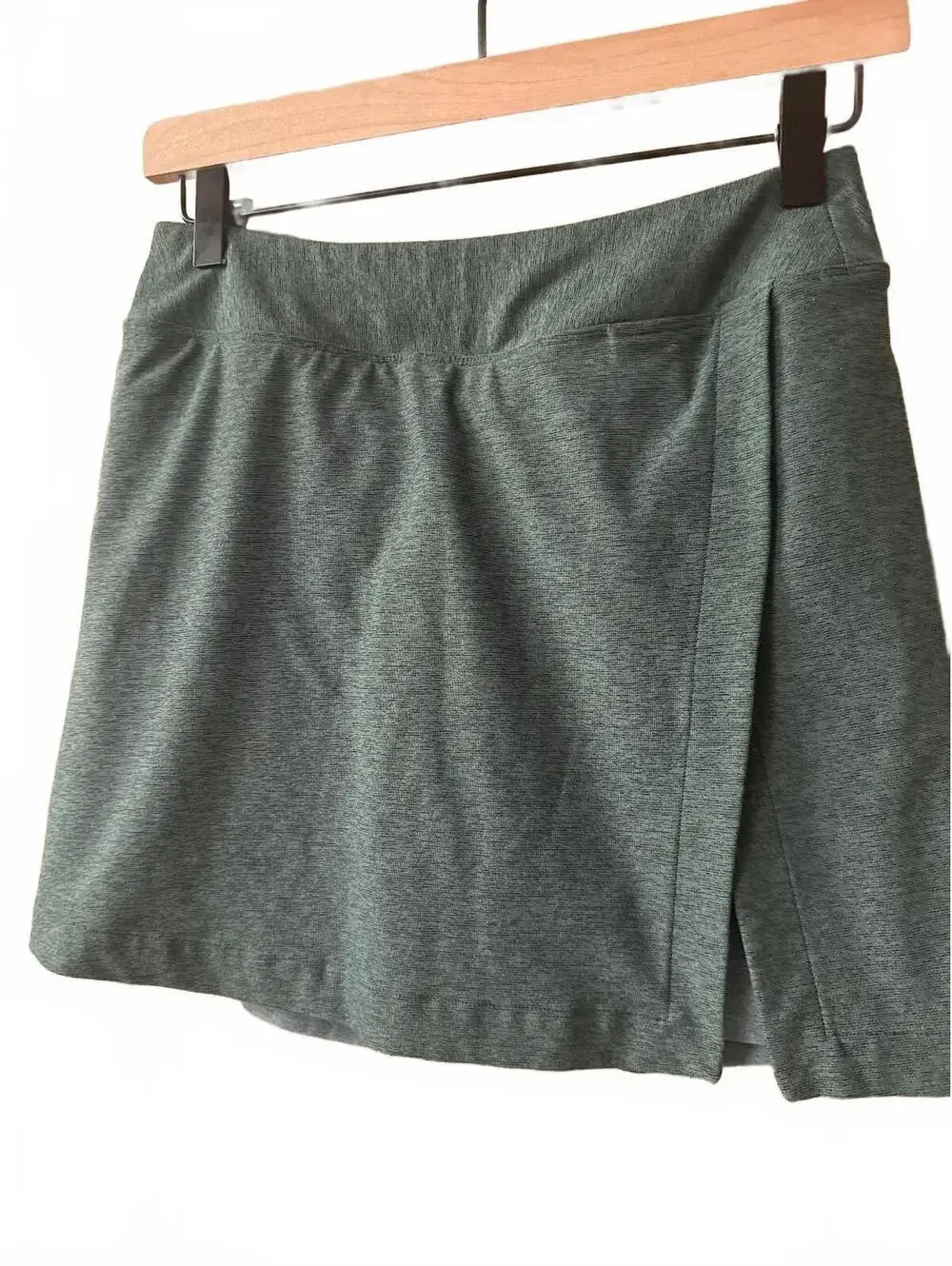 Outdoor Voices Women's Green Athletic Skort  with Built-in Shorts , Size Small